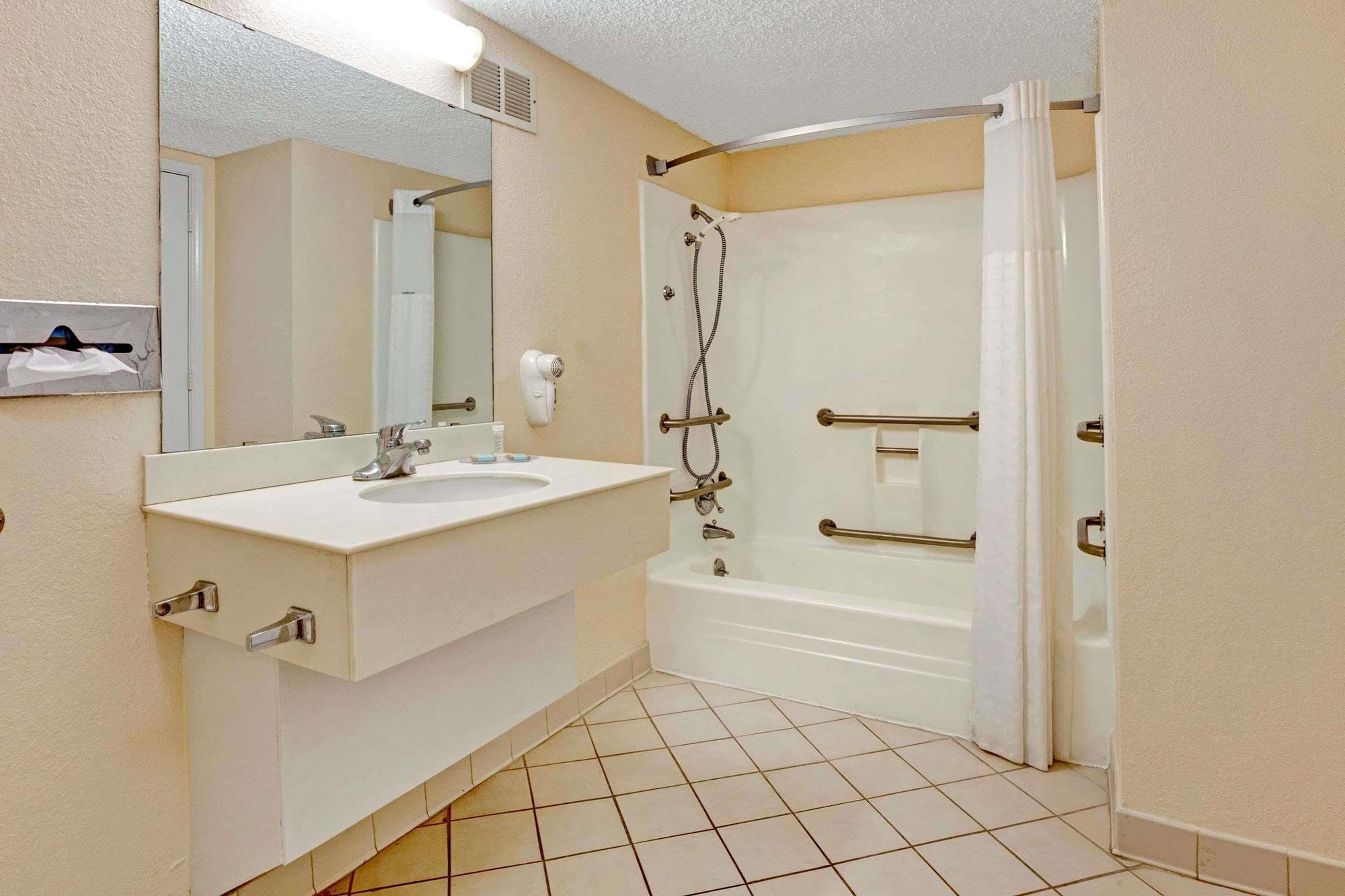 Travelodge By Wyndham North Richland Hills/Dallas/Ft Worth Экстерьер фото